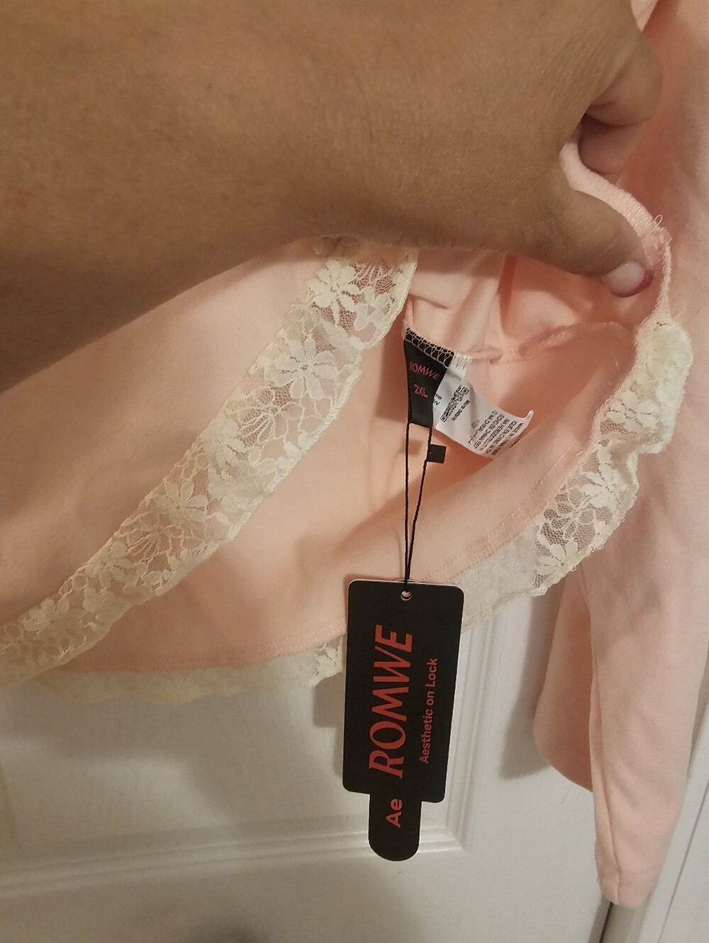 NWT Romwe Pink With Lace Detail Pull Over Super Soft Sz Xl - Picture 2 of 5